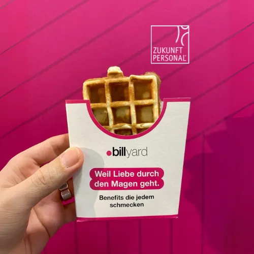 billyard auf der Zukunft Personal in Köln mit Waffelaktion - Waffel in Verpackung mit dem Slogan "Weil Liebe durch den Magen geht."