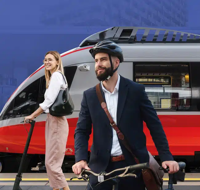 Mobilitätsbudget - Eine Frau auf einem Elektro-Roller und ein Mann mit einem Fahrrad.