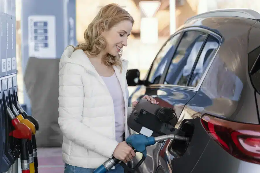 Tankkartenvergleich für Unternehmen: Welche Tankkarte passt zu Mitarbeitenden?